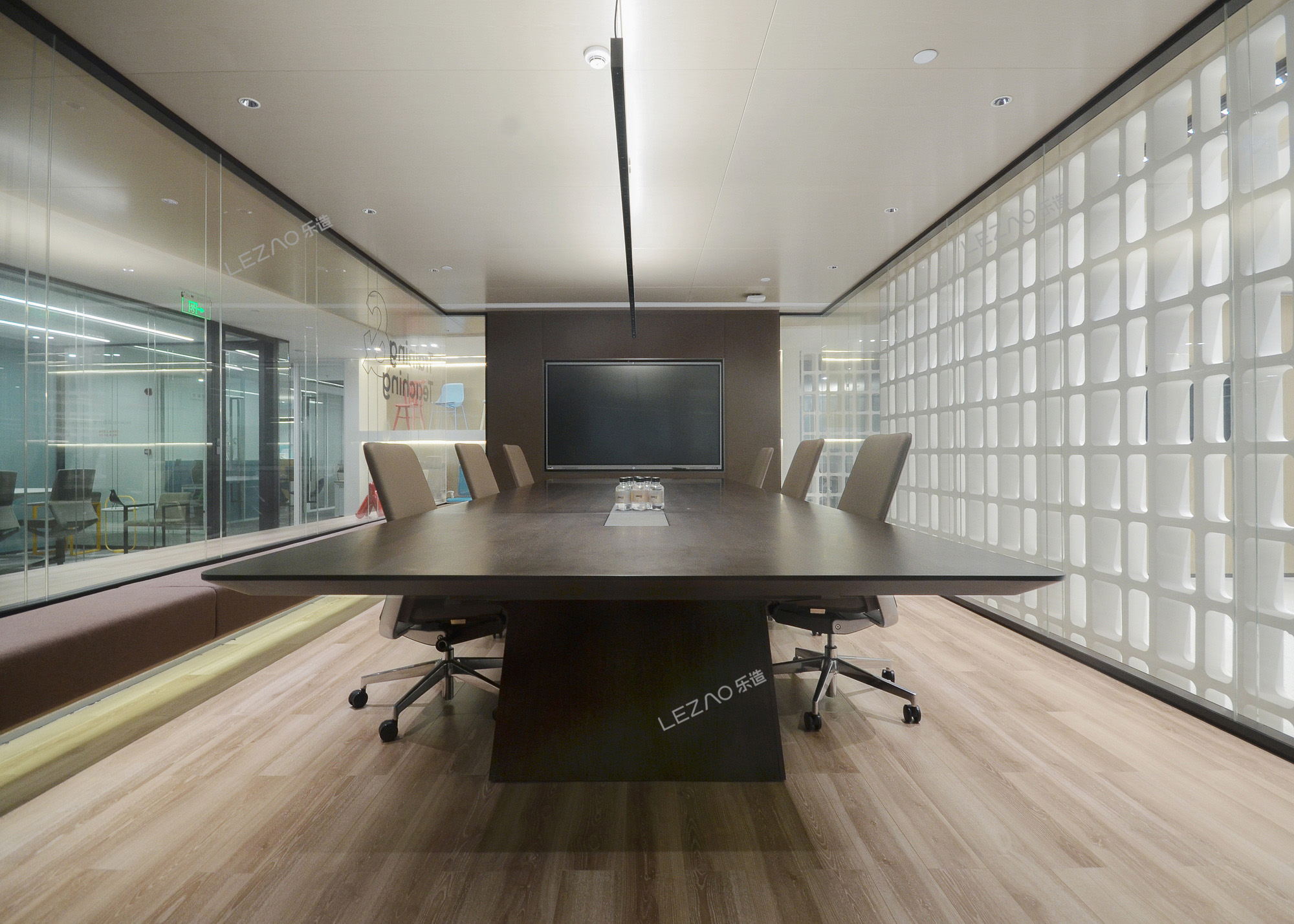深圳精装办公室装修设计风格，办公室会议室设计案例分享-LEZAO乐造整装-乐造办公整装公司